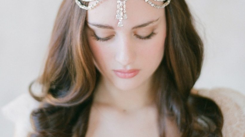 How to choose the perfect headdress according to your wedding dress