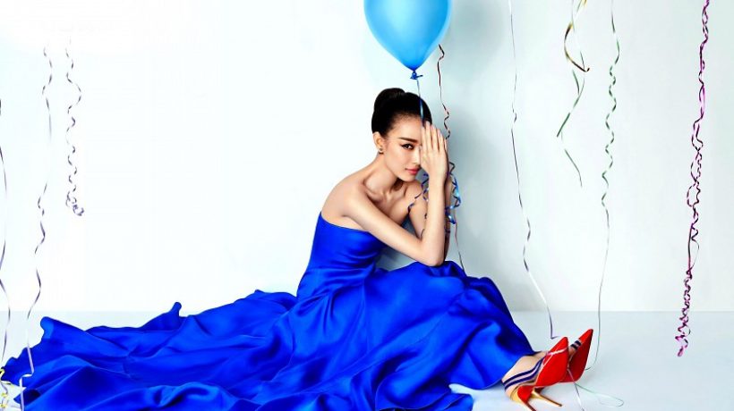 Blue dress: the perfect outfit for the guest 2019 