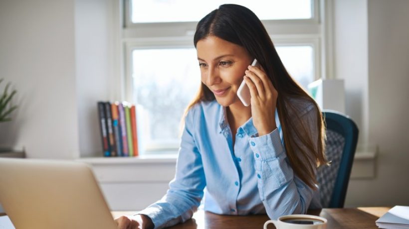 Smart working: choose the shirt as a video call outfit