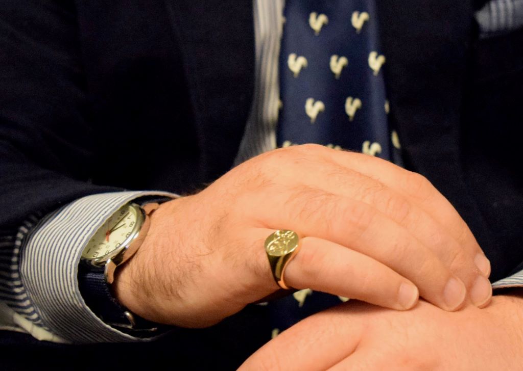 What is the proper etiquette for signet rings?