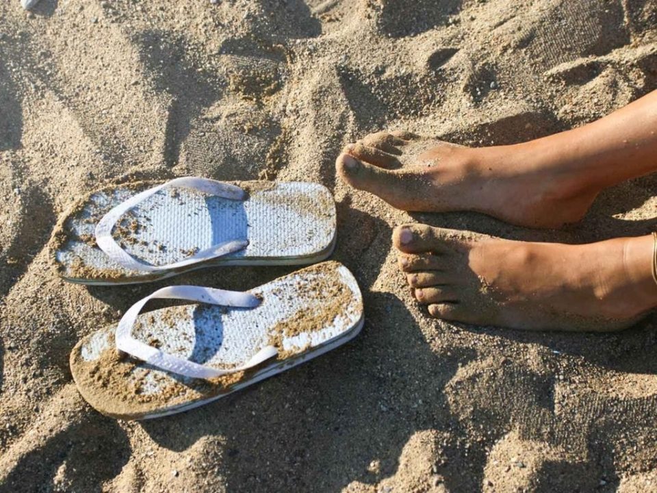 Are flip flops OK for beach?