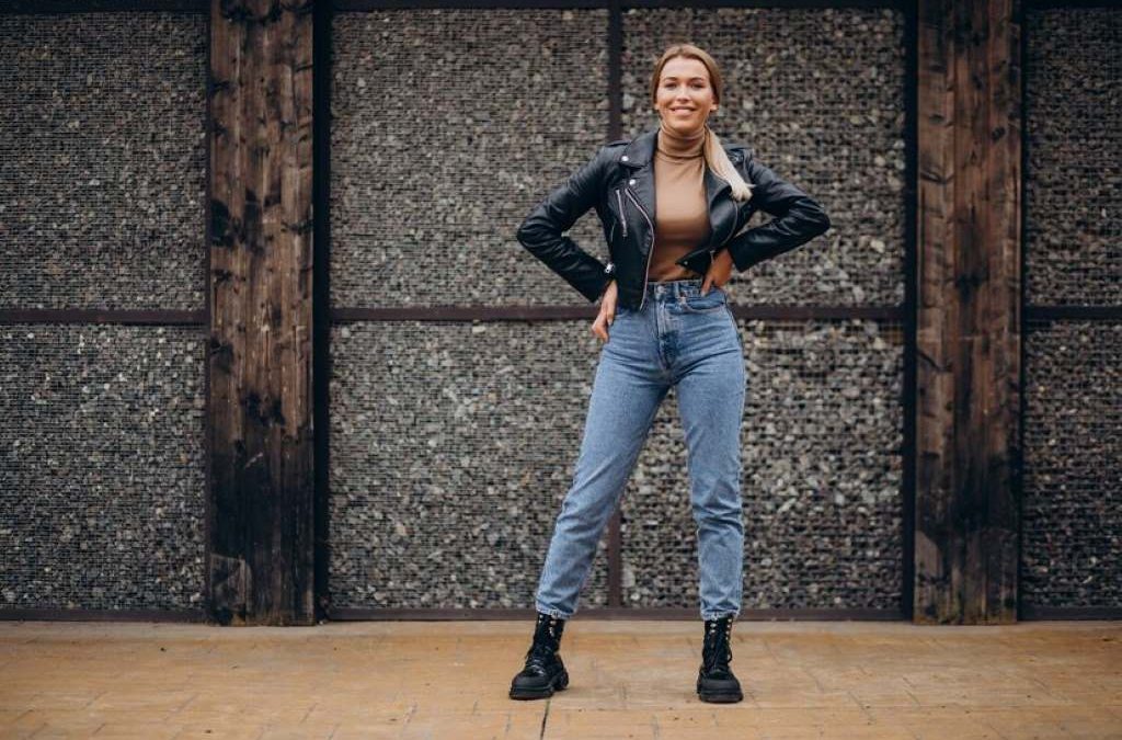 How to Style Faux Leather Leggings