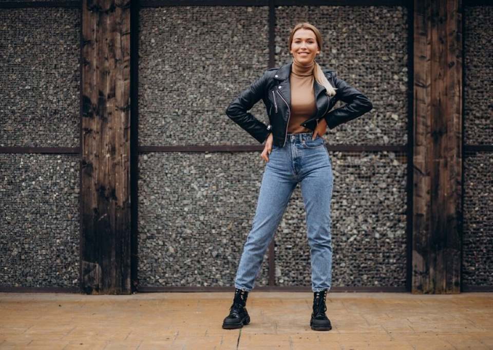 How to Style Faux Leather Leggings