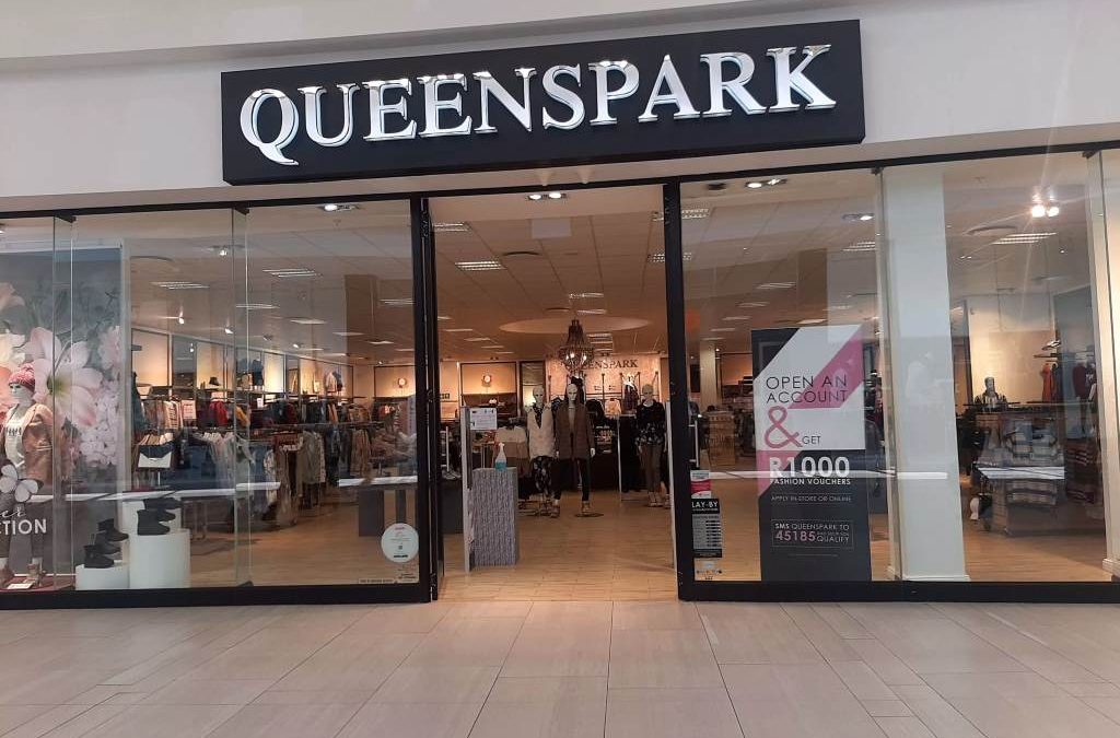 fashion stores in Queens