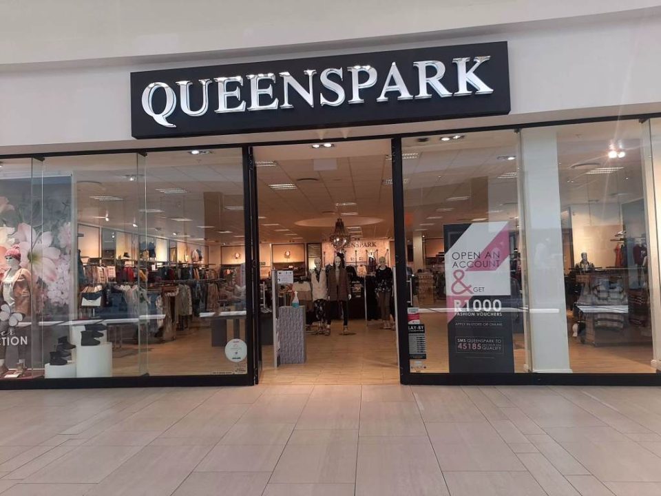 fashion stores in Queens